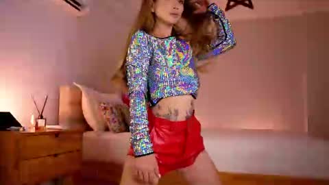 Snapshot of miya_shake chatting on July 10, 9:28 pm Miya Nika online show from July 10, 9:28 pm