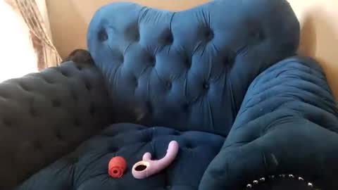 mkroze00027912025 online show from June 4, 6:47 pm