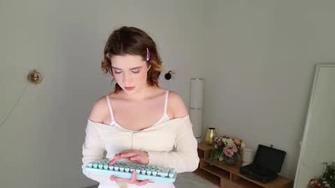 Snapshot of mmm__yes chatting on January 31, 9:35 pm Michaela online show from January 31, 9:35 pm