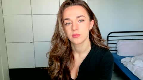 mmminnie online show from March 5, 9:38 am