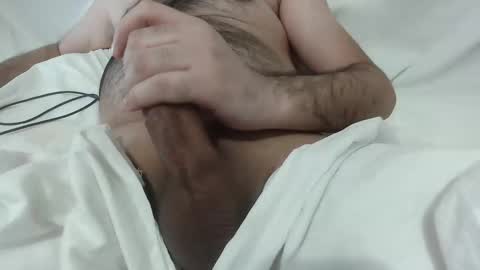 Snapshot of mo0085 chatting on December 19, 11:39 am Laith online show from December 19, 11:39 am