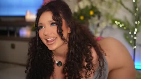 Snapshot of moan_4_you chatting on May 19, 9:43 pm Ruxxx online show from May 19, 9:43 pm