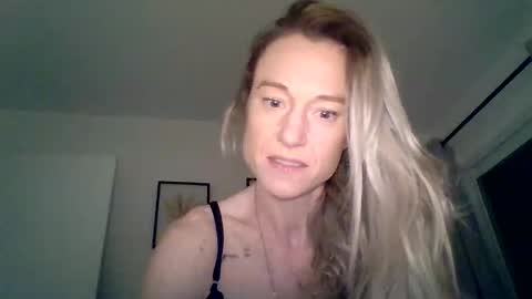 Snapshot of mockingbirds91 chatting on March 26, 3:34 am mockingbirds91 online show from March 26, 3:34 am