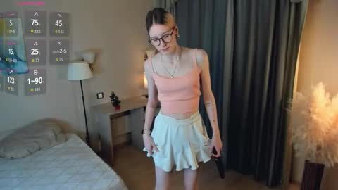 Laura online show from December 14, 1:11 am