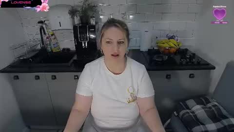 erika online show from December 22, 7:38 am