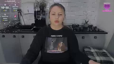 erika online show from March 7, 10:01 am