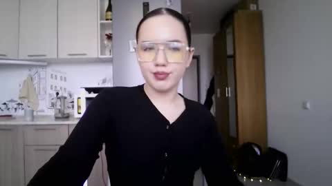 molly online show from May 25, 9:59 am