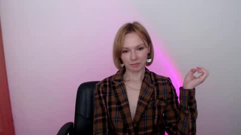 mollilove online show from May 19, 9:37 am