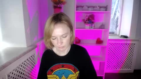 mollilove online show from May 26, 10:00 am