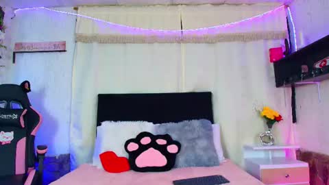 Snapshot of molly_bick chatting on June 20, 11:40 pm Molly Bick online show from June 20, 11:40 pm