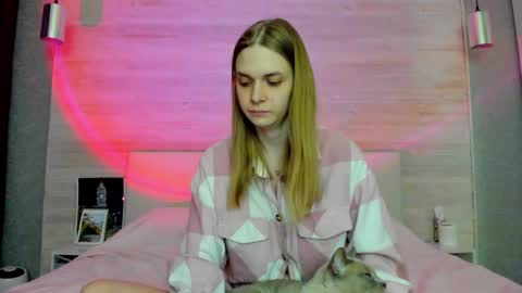 Molly Hunt online show from April 10, 3:50 pm