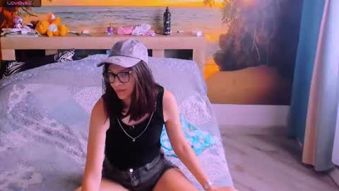  KIRA  online show from June 15, 3:42 am