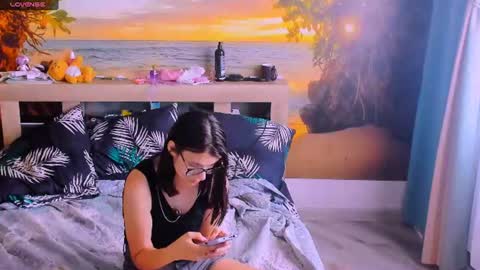 KIRA  online show from June 17, 4:59 am