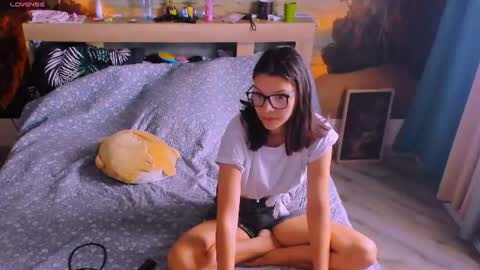  KIRA  online show from July 7, 2:14 am