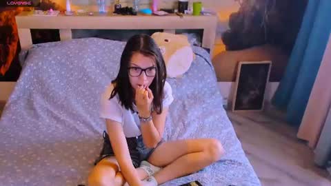  KIRA  online show from July 8, 2:16 am