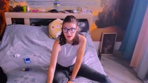 KIRA  online show from July 16, 7:25 am