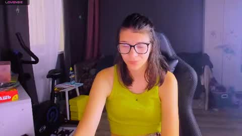  KIRA  online show from August 4, 3:43 am