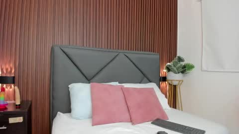 mollylove_ online show from April 20, 6:42 pm