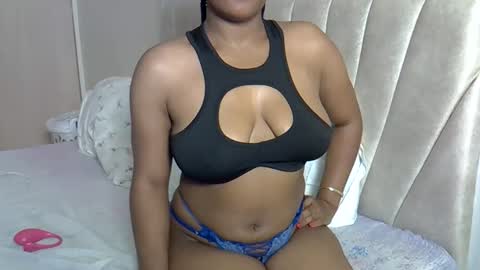 Snapshot of mollynebony chatting on April 19, 8:02 am mollyn online show from April 19, 8:02 am