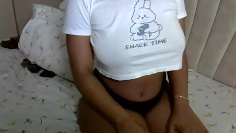 Snapshot of mollynebony chatting on April 26, 5:43 pm mollyn online show from April 26, 5:43 pm