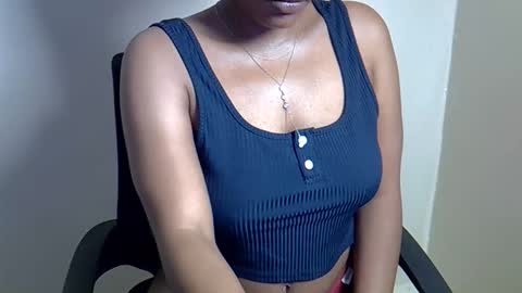 Snapshot of mollynebony chatting on May 11, 1:33 am mollyn online show from May 11, 1:33 am
