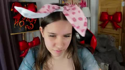 Snapshot of mollysmiawko chatting on February 28, 3:24 pm mollysmiawko online show from February 28, 3:24 pm