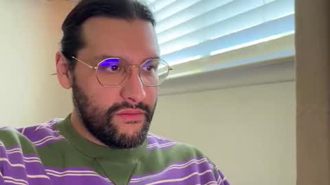 molten_escargot online show from January 12, 10:15 pm