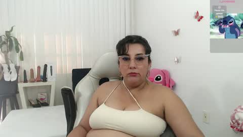 Snapshot of mom_17 chatting on July 21, 9:28 pm Celeste online show from July 21, 9:28 pm