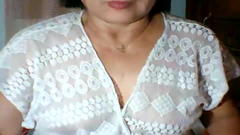Snapshot of mombastic55 chatting on May 15, 6:37 pm mombastic55 online show from May 15, 6:37 pm