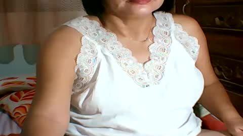 Snapshot of mombastic55 chatting on May 22, 9:09 pm mombastic55 online show from May 22, 9:09 pm