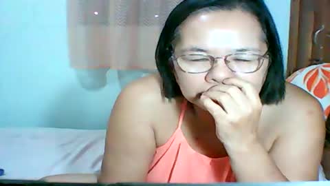 Snapshot of mombastic55 chatting on May 23, 10:14 pm mombastic55 online show from May 23, 10:14 pm