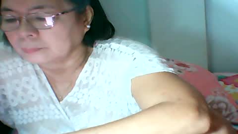 Snapshot of mombastic55 chatting on June 20, 5:43 am mombastic55 online show from June 20, 5:43 am