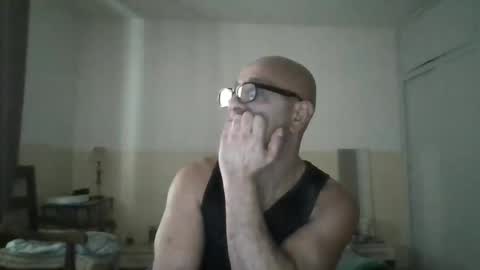 moment71200 online show from November 18, 12:31 pm