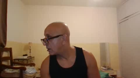 moment71200 online show from November 22, 7:35 pm