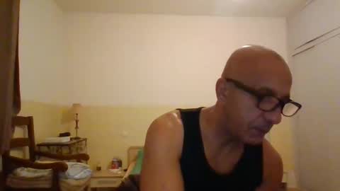 moment71200 online show from November 23, 12:05 pm