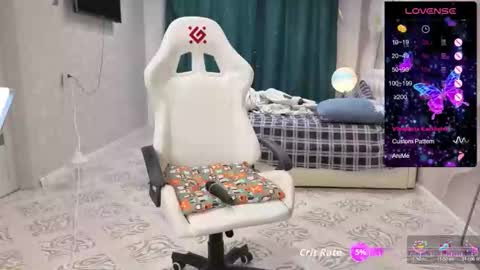 Snapshot of mommmy_ chatting on October 5, 8:40 pm MommmY online show from October 5, 8:40 pm