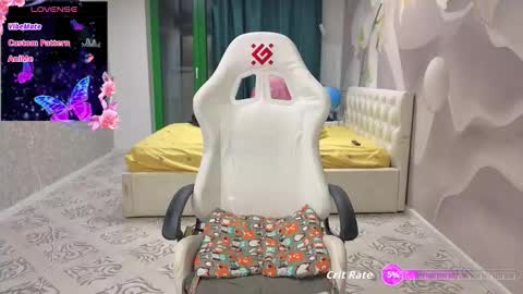 Snapshot of mommmy_ chatting on November 30, 8:13 pm MommmY online show from November 30, 8:13 pm