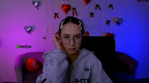 Mona  online show from February 10, 7:40 pm