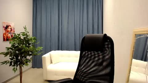 Mona online show from May 27, 11:07 am