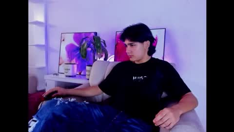 monky_0002 online show from March 3, 1:06 pm