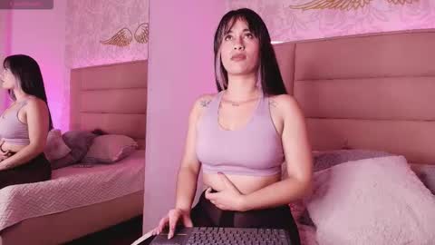 Snapshot of monserrat_towers chatting on February 13, 1:40 pm Adriana online show from February 13, 1:40 pm