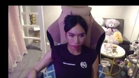ELYSE A SIMPLE GIRL online show from June 16, 8:50 am