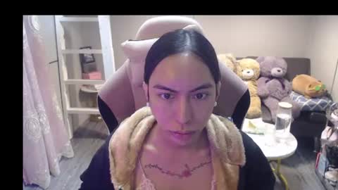 ELYSE A SIMPLE GIRL online show from August 3, 12:10 pm