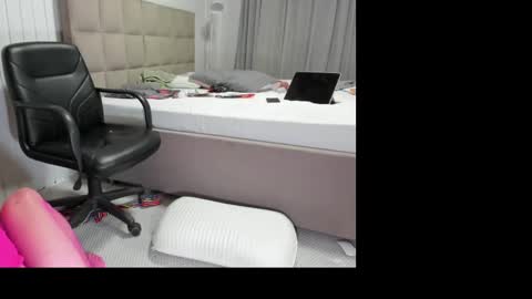 Snapshot of montanairen chatting on October 24, 6:37 pm montanairen online show from October 24, 6:37 pm