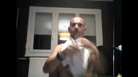 Snapshot of montmasse chatting on April 6, 8:32 pm montmasse online show from April 6, 8:32 pm