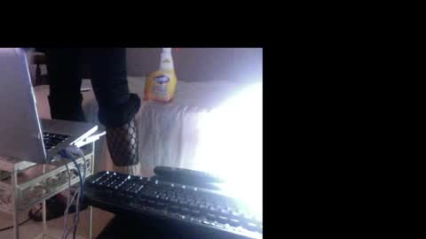 Snapshot of montydxxx2 chatting on June 19, 1:32 am montydxxx2 online show from June 19, 1:32 am