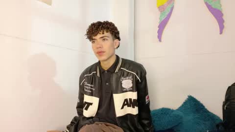   online show from June 5, 11:27 am