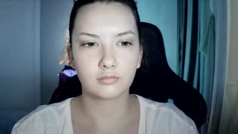 moodiemira online show from June 6, 6:23 pm