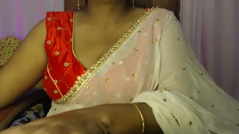 Snapshot of moody_maya chatting on November 16, 6:52 am Maya online show from November 16, 6:52 am