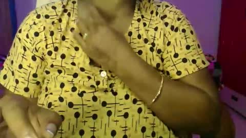 Snapshot of moody_maya chatting on November 27, 5:20 am Maya online show from November 27, 5:20 am